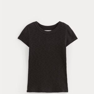 Everlane women’s Charcoal Ribbed Tee